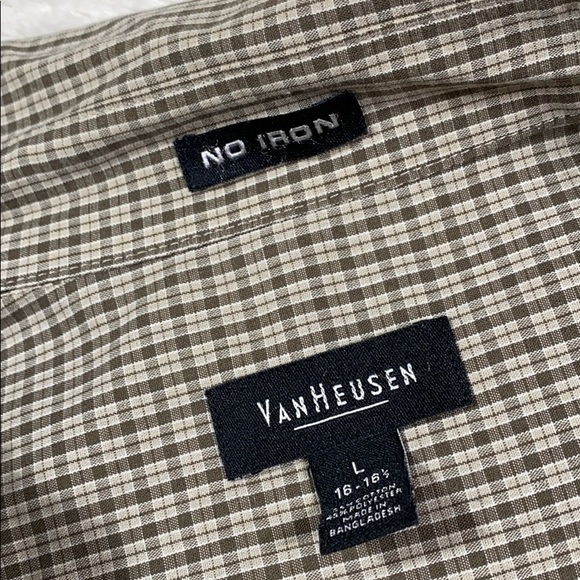Men’s Van Heusen Button-Down Shirt - Picture 3 of 5